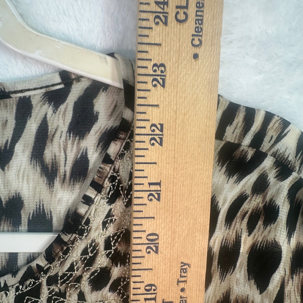 Chico's Blouse Women M size 8 Brown Leopard Print V-Neck Cold Shoulder - Picture 9 of 9